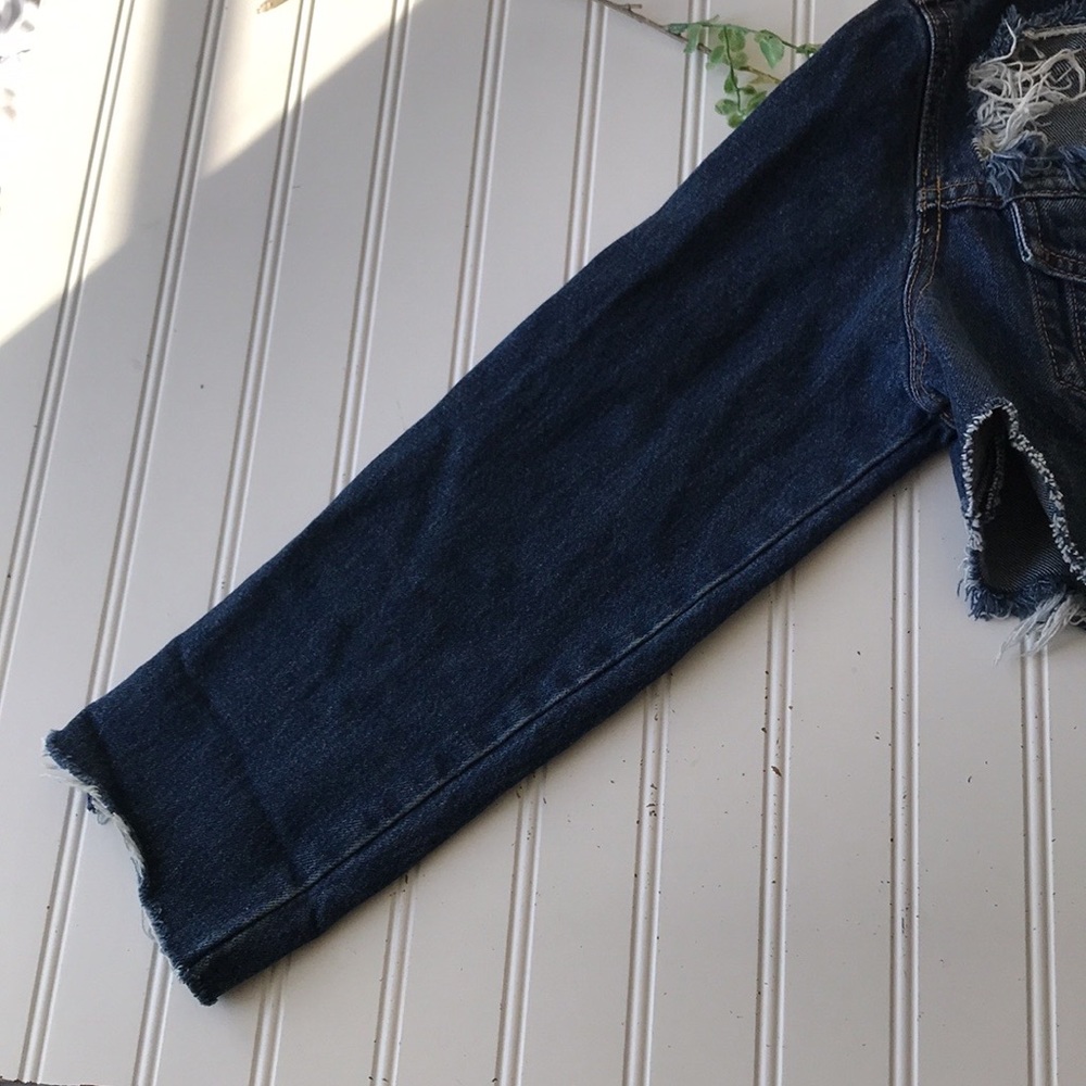 Levi’s distressed denim Jean blue jacket - Picture 4 of 10